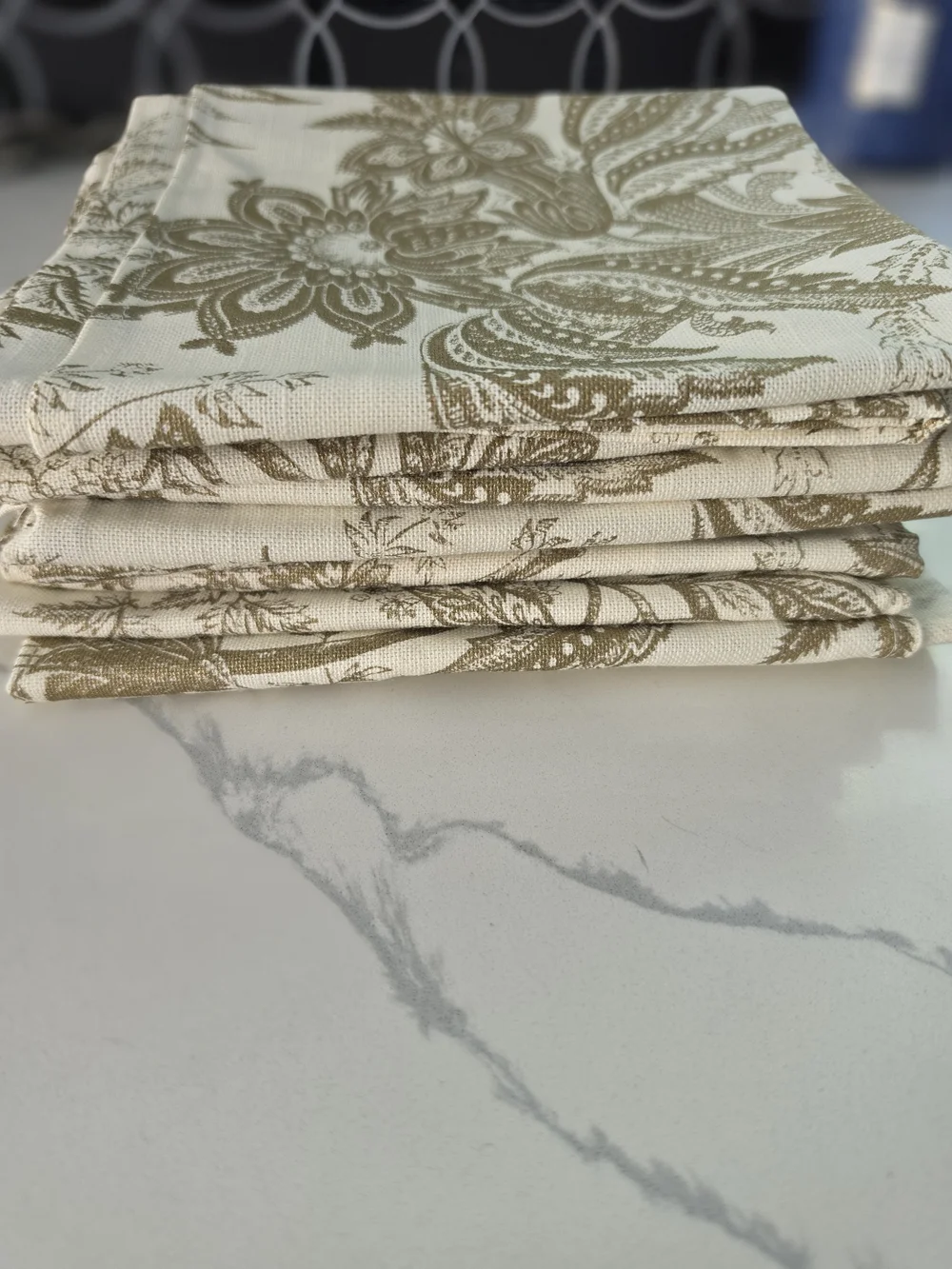Williams Sonoma Cream and Gold Floral Napkins- Set Of 8
